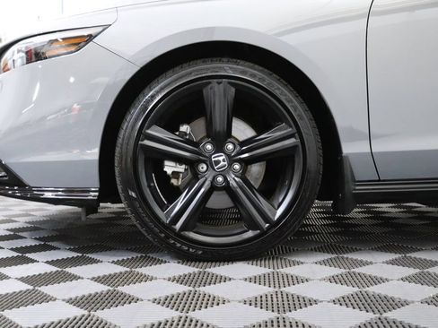 Used 2025 Honda Accord Sport image 6