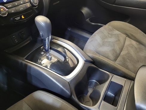 Used 2015 Nissan Rogue SV image 26