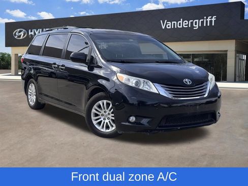 Used 2015 Toyota Sienna XLE image 1