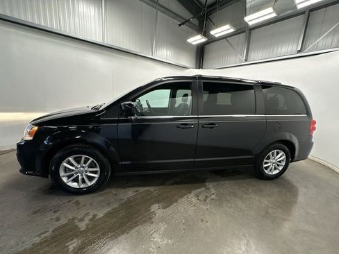Used 2020 Dodge Grand Caravan SXT image 2