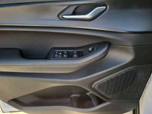 Used 2025 Jeep Grand Cherokee L Laredo RWD image 21