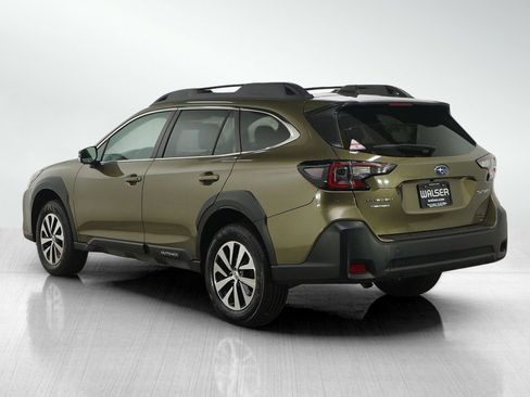 Used 2024 Subaru Outback Premium AWD/4WD image 3