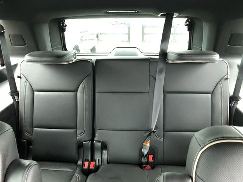 Used 2021 Chevrolet Tahoe Premier w/ Premium Package image 12