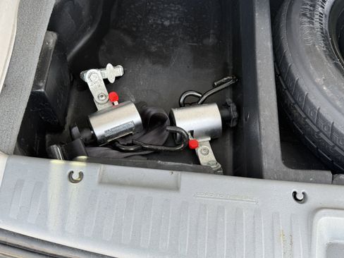 Used 2010 Chrysler Town & Country Limited image 35