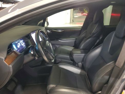 Used 2019 Tesla Model X image 16