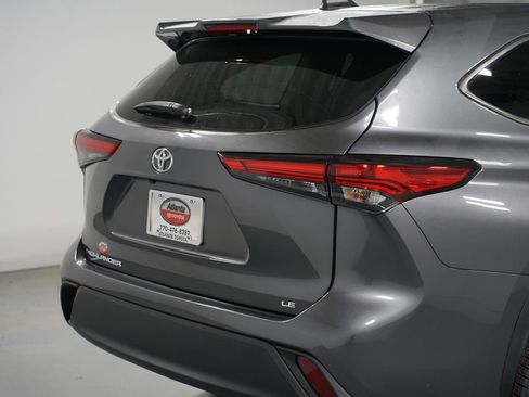 Used 2023 Toyota Highlander LE image 9