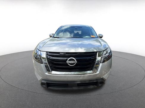 Used 2025 Nissan Pathfinder SV image 2