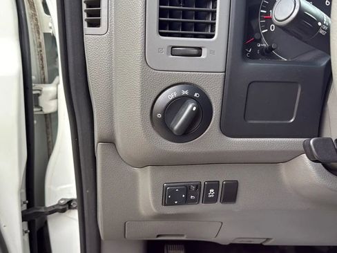 Used 2014 Nissan NV 2500 SV w/ Side & Curtain Airbag Package RWD image 9