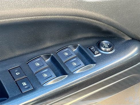 Used 2022 GMC Canyon AT4 image 17