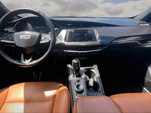 Used 2022 Cadillac XT4 Premium Luxury AWD/4WD image 7