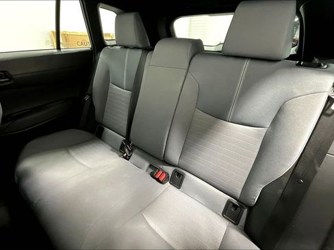 Used 2023 Toyota Corolla Cross SE image 34