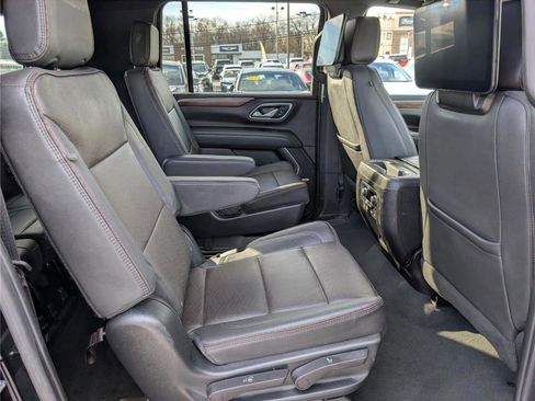 Used 2023 Chevrolet Suburban High Country w/ Advanced Technology Package AWD/4WD image 13