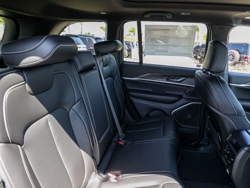 New 2026 Jeep Grand Cherokee Limited RWD image 18