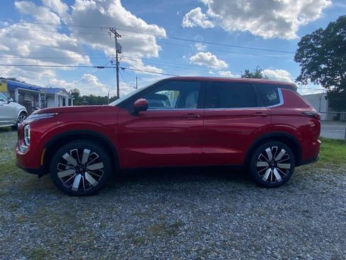 New 2025 Mitsubishi Outlander SE image 2