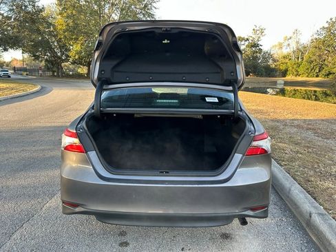 Used 2021 Toyota Camry LE image 10