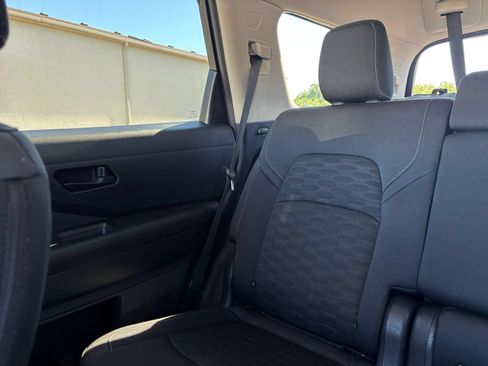 Used 2025 Nissan Pathfinder SV FWD image 42