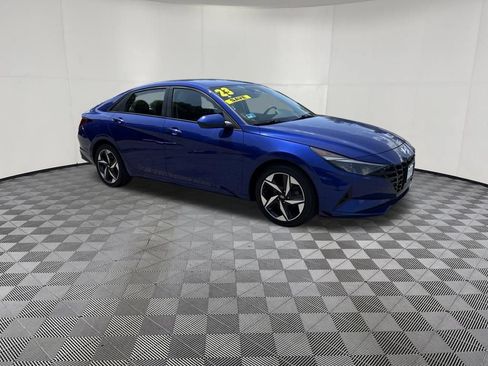 Used 2023 Hyundai Elantra SEL w/ Convenience Package FWD image 3