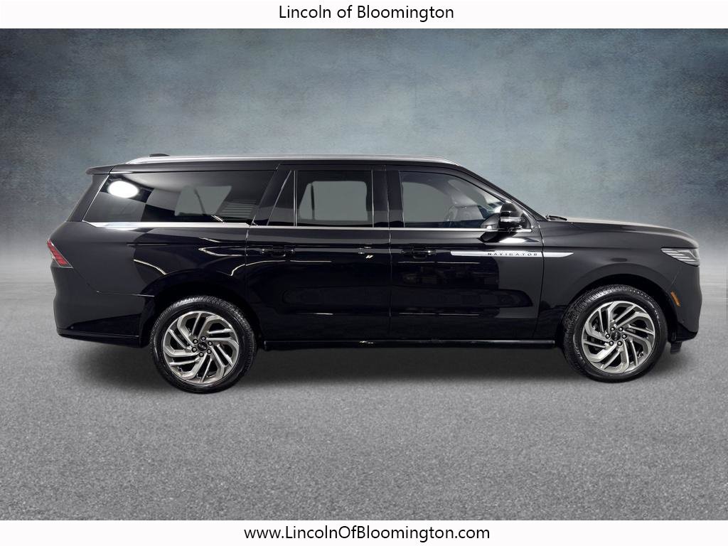 Used 2025 Lincoln Navigator L Reserve AWD/4WD image 10