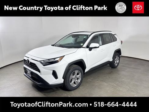 Used 2022 Toyota RAV4 XLE image 7