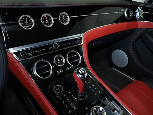 Used 2024 Bentley Continental GT V8 image 33