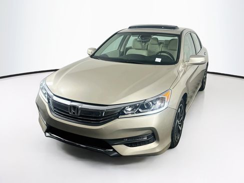 Used 2017 Honda Accord EX image 3