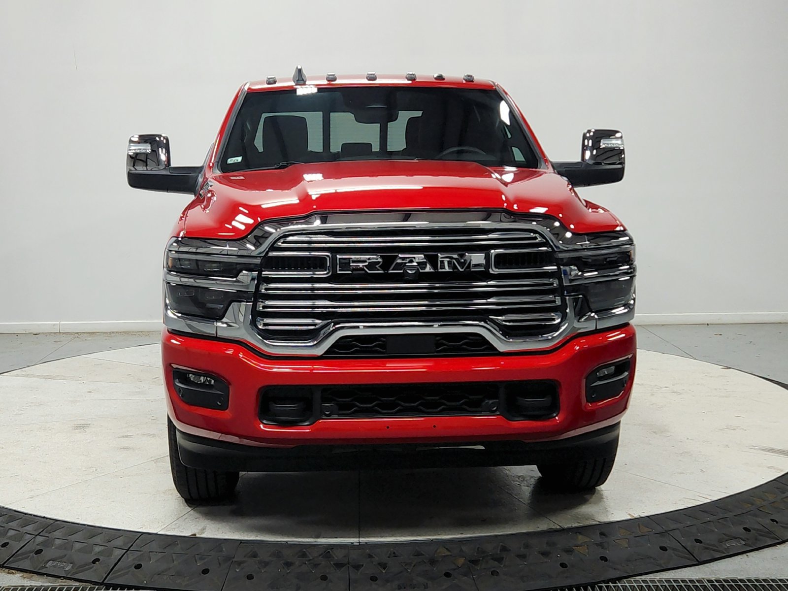 Used 2026 RAM 2500 Laramie AWD/4WD image 3
