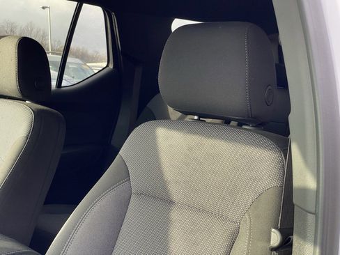 Used 2023 Chevrolet Traverse LT image 23