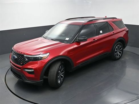 Used 2020 Ford Explorer ST w/ Premium Technology Package image 35