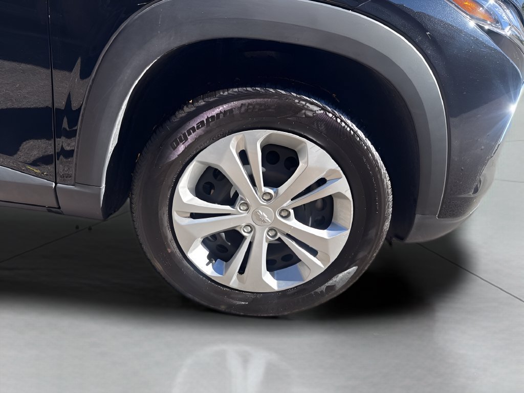Used 2025 Chevrolet Trax LS FWD image 27
