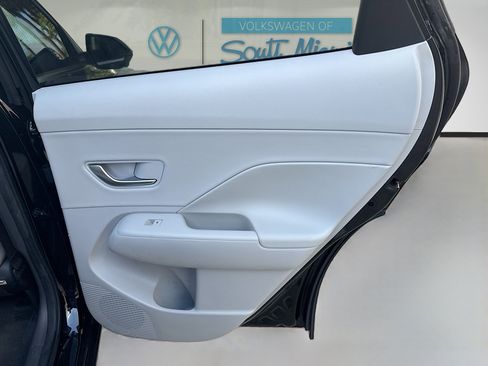 Used 2024 Hyundai Kona Limited image 32