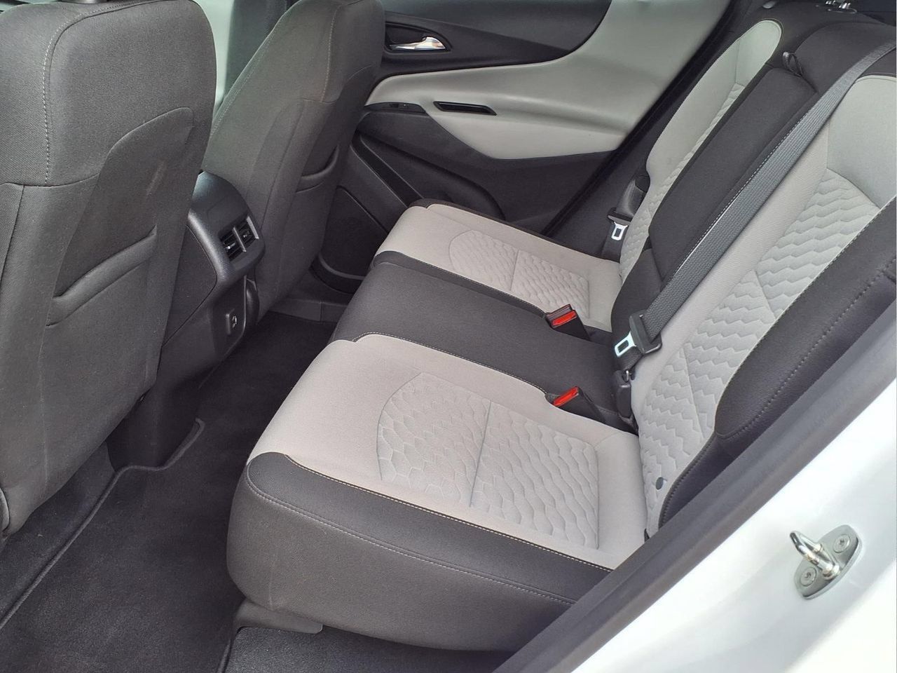 Used 2021 Chevrolet Equinox LS w/ LS Convenience Package AWD/4WD image 11