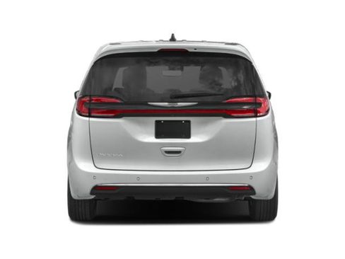 Used 2023 Chrysler Pacifica Limited image 8
