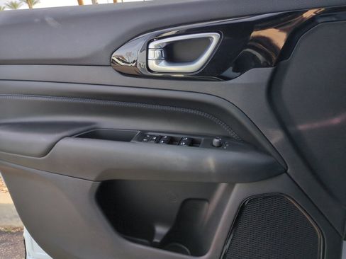 New 2026 Jeep Compass Latitude image 13