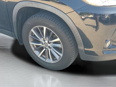Used 2019 Toyota Highlander XLE AWD/4WD image 38