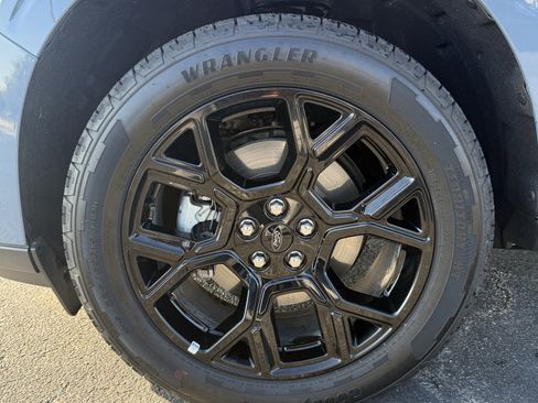 Used 2025 Ford Maverick Lariat w/ Black Appearance Package image 29