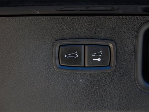 Used 2019 Porsche Macan AWD/4WD image 27