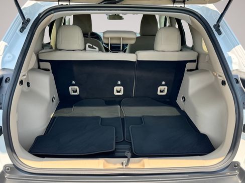 Used 2019 Jeep Cherokee Latitude w/ Popular Appearance Group FWD image 34
