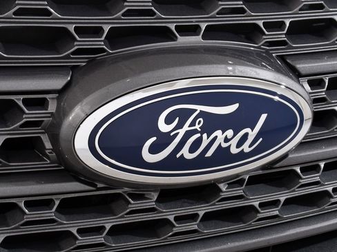 Used 2023 Ford Explorer XLT w/ Equipment Group 202A image 22