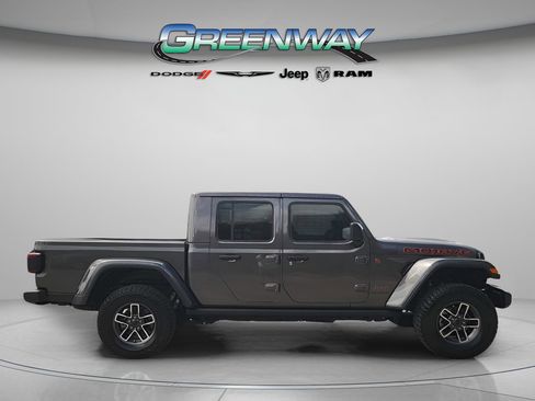 Used 2025 Jeep Gladiator Mojave w/ Convenience Group AWD/4WD image 4