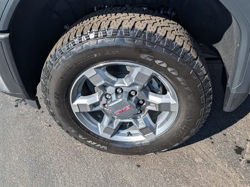 Used 2026 GMC Sierra 2500 SLE w/ SLE Value Package; AWD/4WD image 18