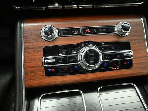 Used 2022 Lincoln Aviator Reserve w/ Equipment Group 201A image 17