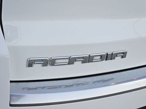 Used 2016 GMC Acadia SLE image 13