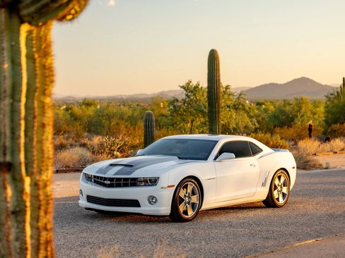 Used 2010 Chevrolet Camaro SS w/ RS Package image 4