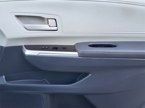 Used 2023 Toyota Sienna LE image 17