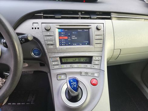 Used 2014 Toyota Prius Three image 18
