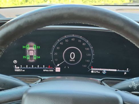 Used 2021 Cadillac Escalade ESV Premium Luxury AWD/4WD image 34