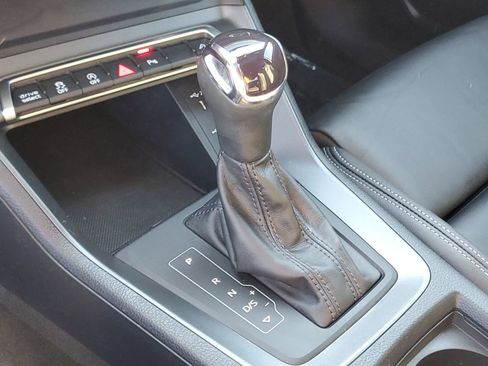 Used 2025 Audi Q3 2.0T Premium w/ Black Optic Sport Package image 31