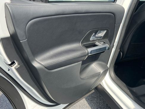 Used 2024 Mercedes-Benz GLB 250 image 22