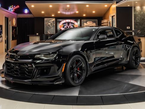 Used 2022 Chevrolet Camaro ZL1 image 1