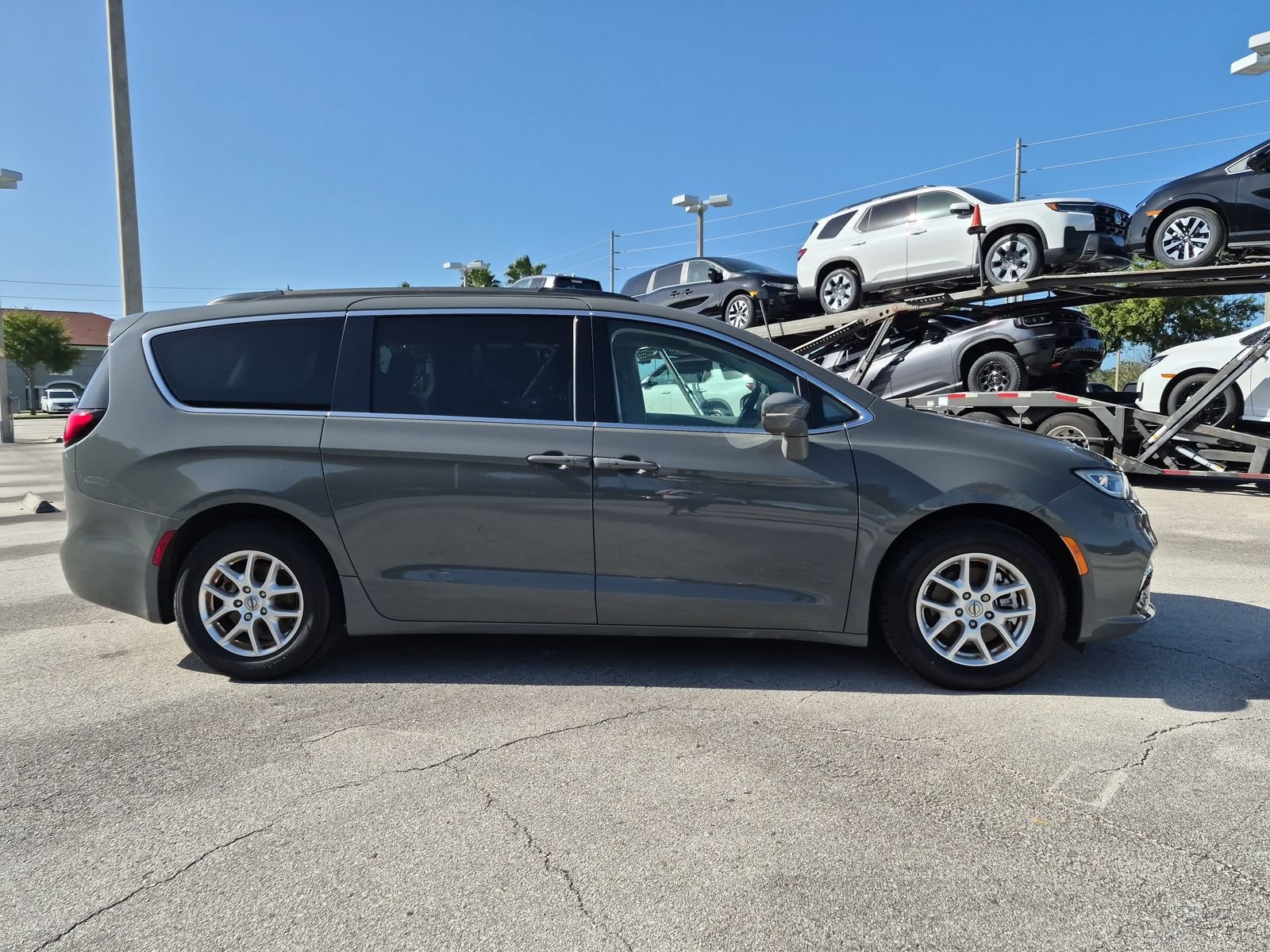 Used 2022 Chrysler Pacifica Touring-L FWD image 7